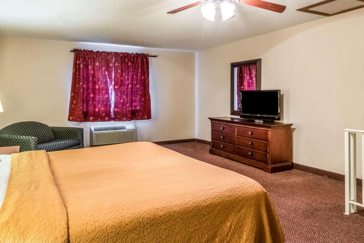 Quaint Inn & Suites McHenry Dış mekan fotoğraf