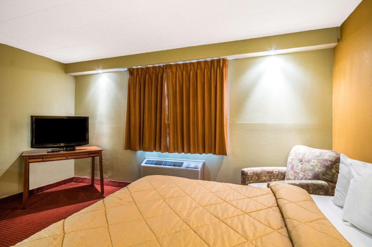 Quaint Inn & Suites McHenry Dış mekan fotoğraf