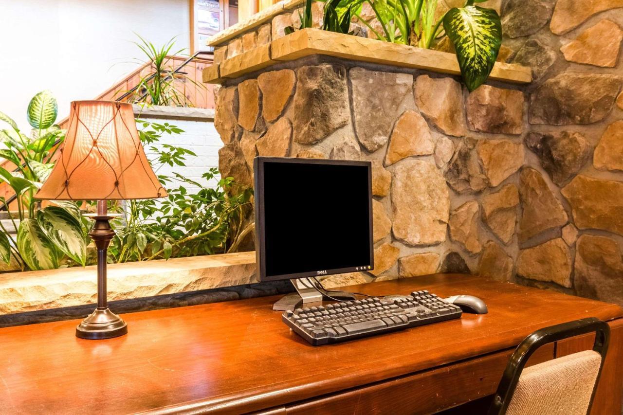 Quaint Inn & Suites McHenry Dış mekan fotoğraf