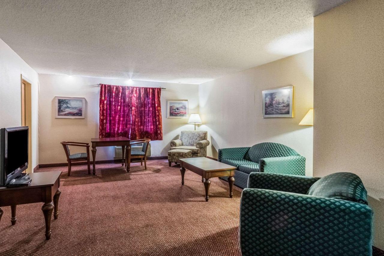 Quaint Inn & Suites McHenry Dış mekan fotoğraf