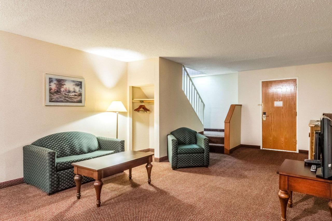 Quaint Inn & Suites McHenry Dış mekan fotoğraf