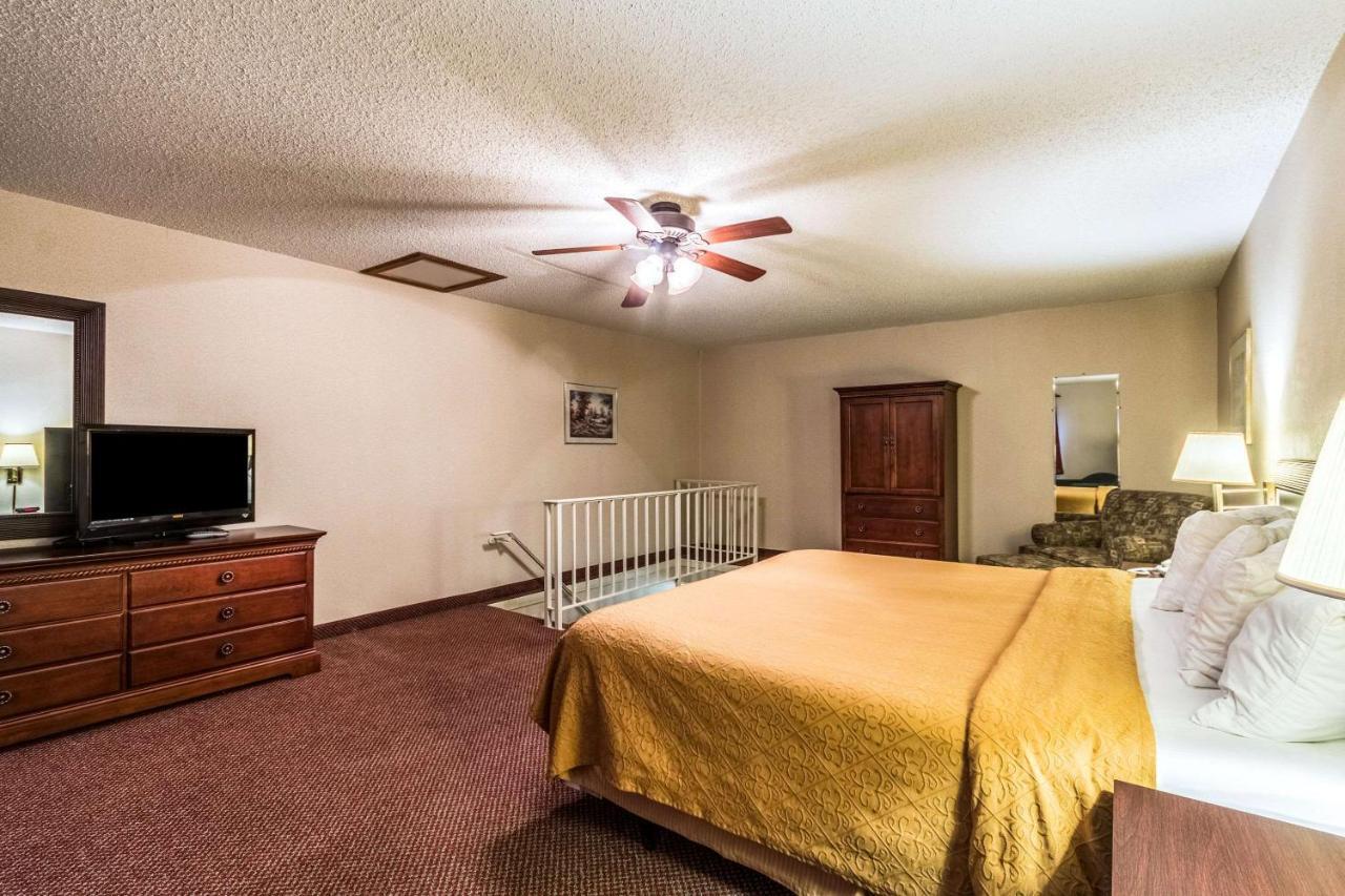 Quaint Inn & Suites McHenry Dış mekan fotoğraf