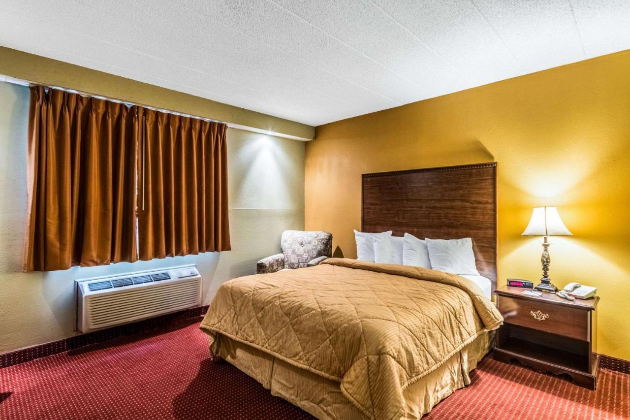 Quaint Inn & Suites McHenry Dış mekan fotoğraf
